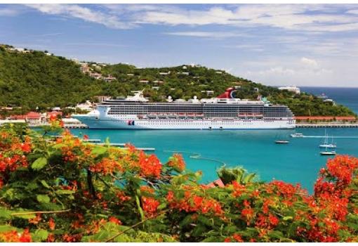 El Carnival Legend fondeando en St. Thomas (Caribe)